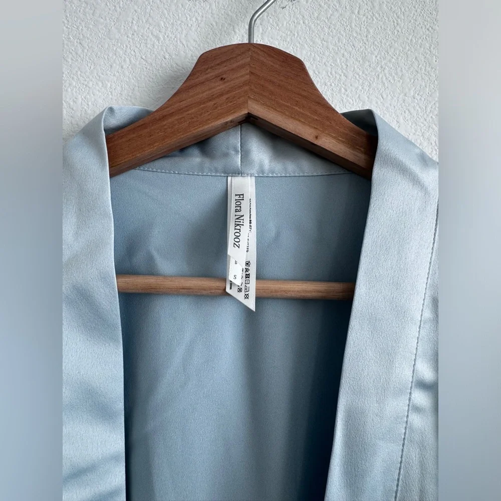 BNWT Flora Nikrooz Rosa Charmeuse Kimono Robe - Picture 5 of 8